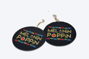 עגילים קלילים וצבעוניים עם אמירה