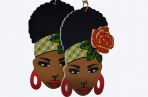 עגילים קלילים וצבעוניים עם אמירה