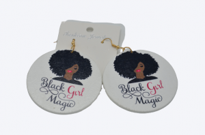 עגילים קלילים וצבעוניים עם אמירה