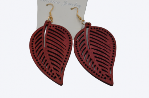 עגילים קלילים וצבעוניים עם אמירה