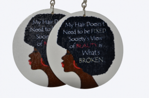 עגילים קלילים וצבעוניים עם אמירה